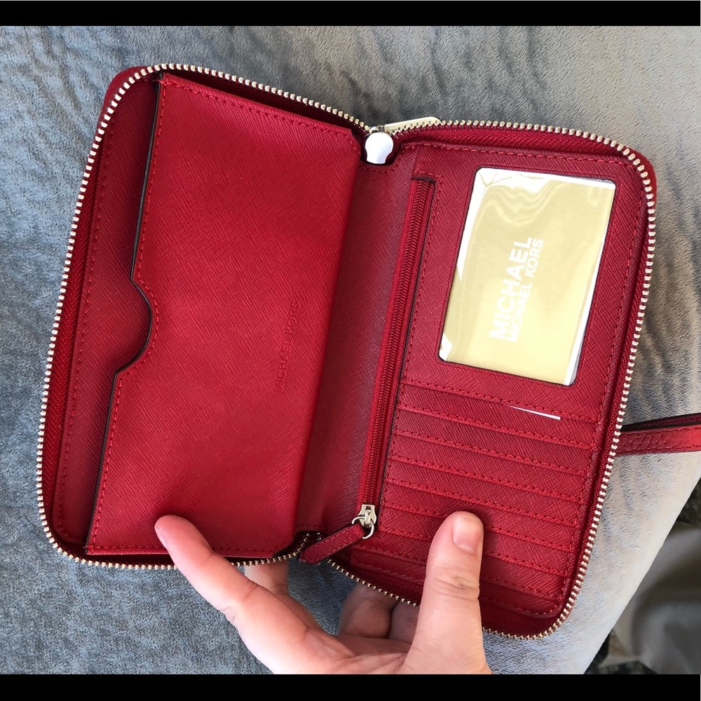 Red Michael kors cellphone wristlet - Picture 4 of 5